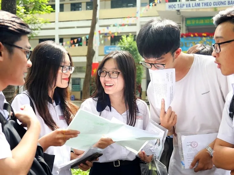 Chọn tổ hợp khối C dựa trên điểm mạnh, ngành yêu thích và mục tiêu nghề nghiệp.